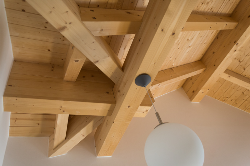 Dachstuhl aus Holz – Zimmererarbeit aus Grainet